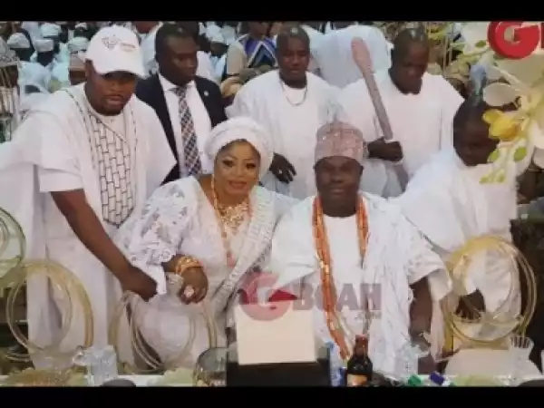Video: Wow! Princess Toyin Storms The Wedding & Greets Ooni Of Ife, As Oba Elegushi